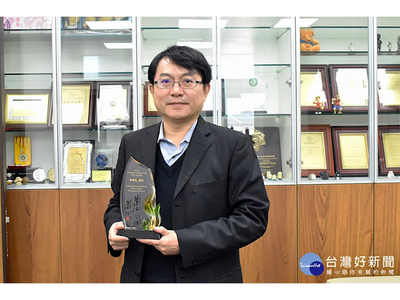 黃聰龍特聘教授榮獲「李國雄教授天然藥物研究獎」