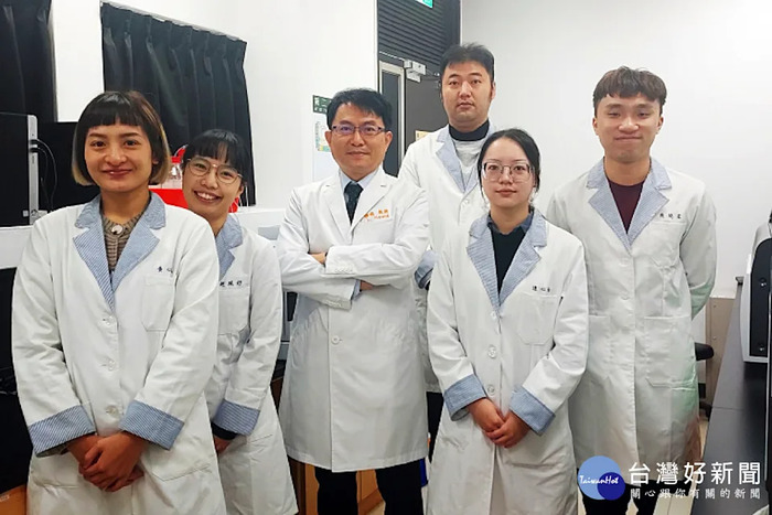 黃聰龍特聘教授榮獲「李國雄教授天然藥物研究獎」2